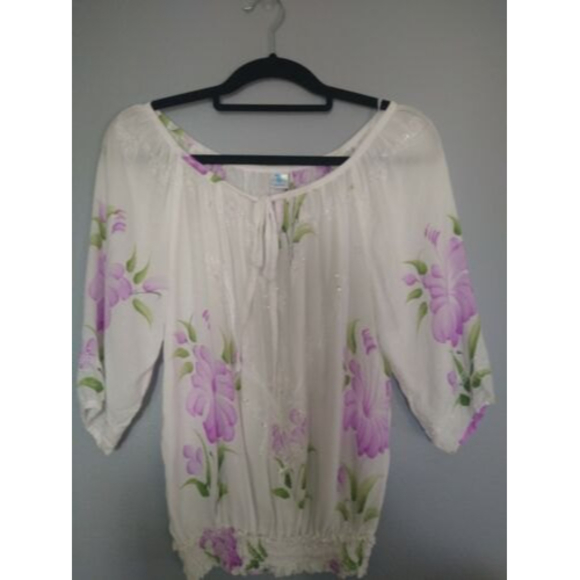 White Summer Top W/ Lavender Flowets - Picture 2 of 5